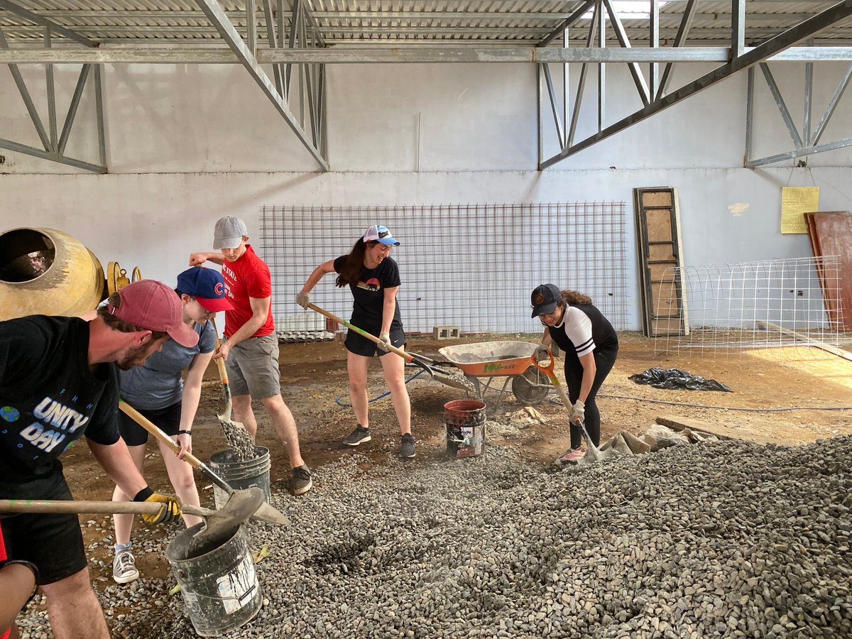 leadandengage's tweet photo. A few weeks ago, we went to Costa Rica for an #AlternativeServiceBreak focused on #sustainability! We hiked🌴, learned local Costa Rican dance styles, helped make concrete for a community center, and visited EARTH University, one of the most sustainable universities worldwide! https://t.co/Dw46X9qkQh