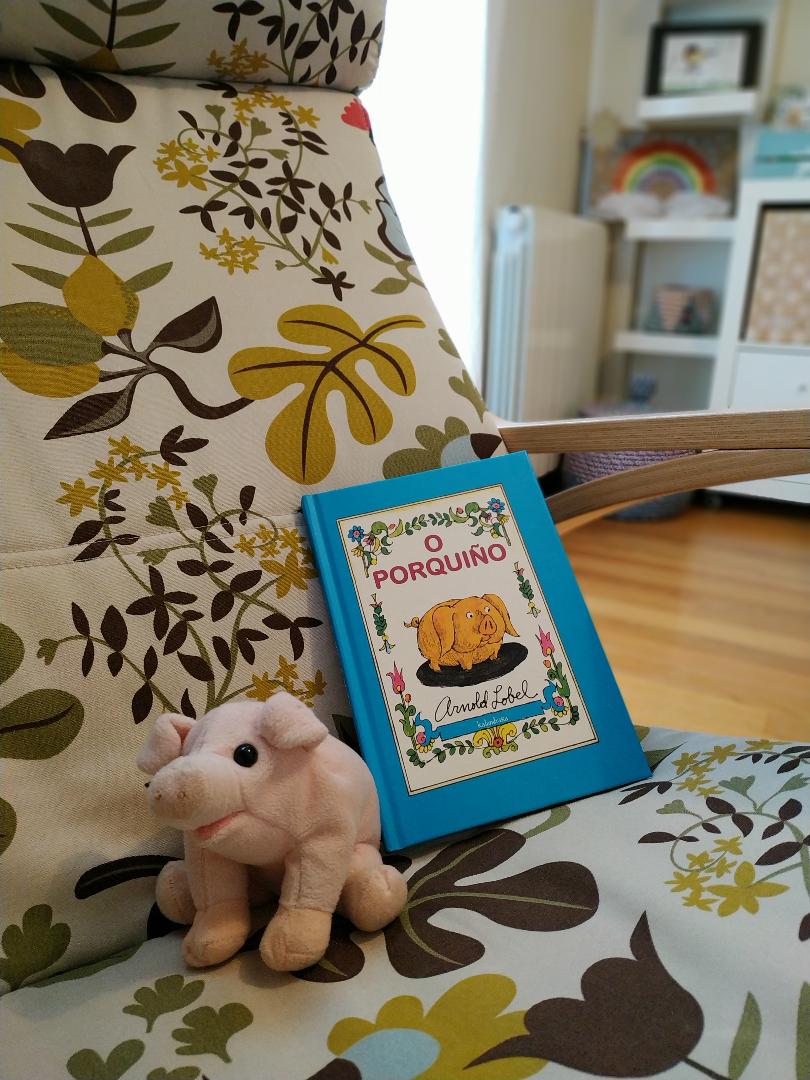 bpneiravilas's tweet photo. OS RECUNCHOS DA LIX

O arrandeadoiro sempre é un bó lugar para ler un contiño...

Como este de Arnold Lobel. Que fai un porquiño cando alguén limpa a súa lameira?

#RecunchosDaLIX #DILI #DíaDoLibroInfantilEXuvenil https://t.co/A3wPGIMf2Q