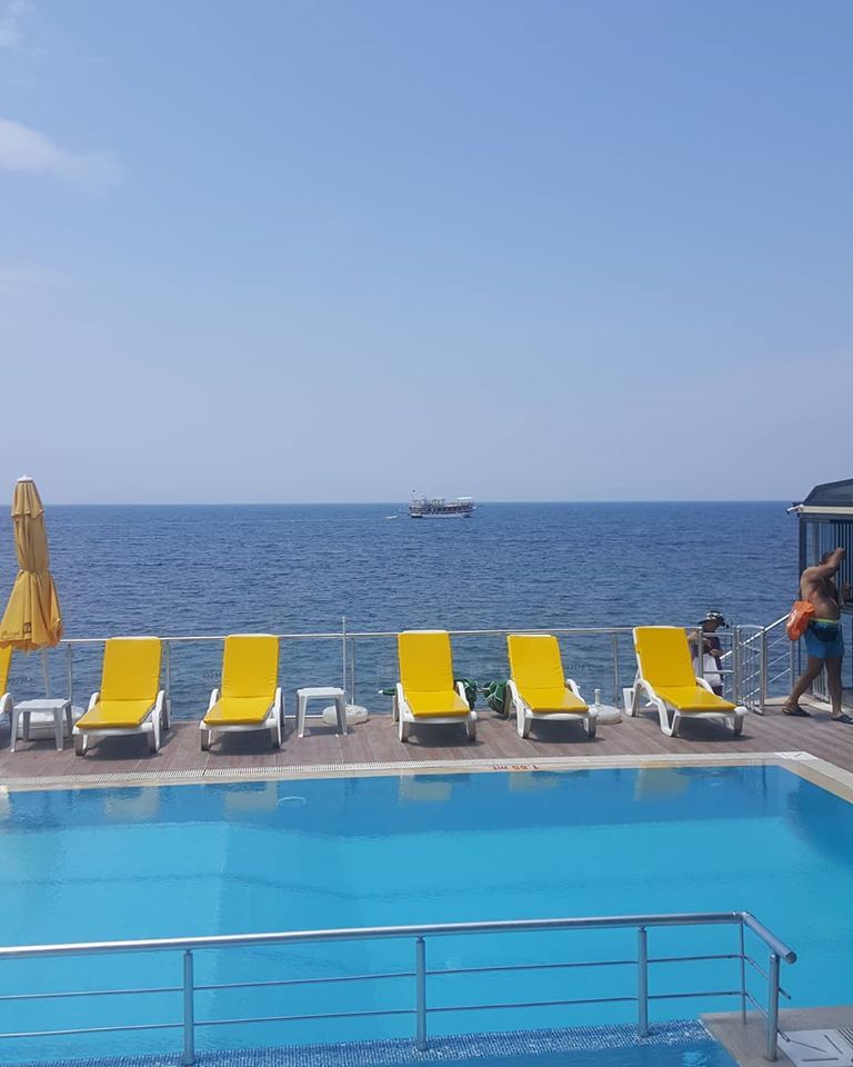 Bu güzel güneşli günlere erişmek için sadece 2 hafta #evindekal #türkiye 💕

Sağlık bakanlığı tarafından yayınlanan 14 kurallık tedbirlere uyulduğu vakit ülkemizi çabucak bu vebadan kurtarabilir ve sağlıklı günlere yeniden başlayabiliriz 🌸