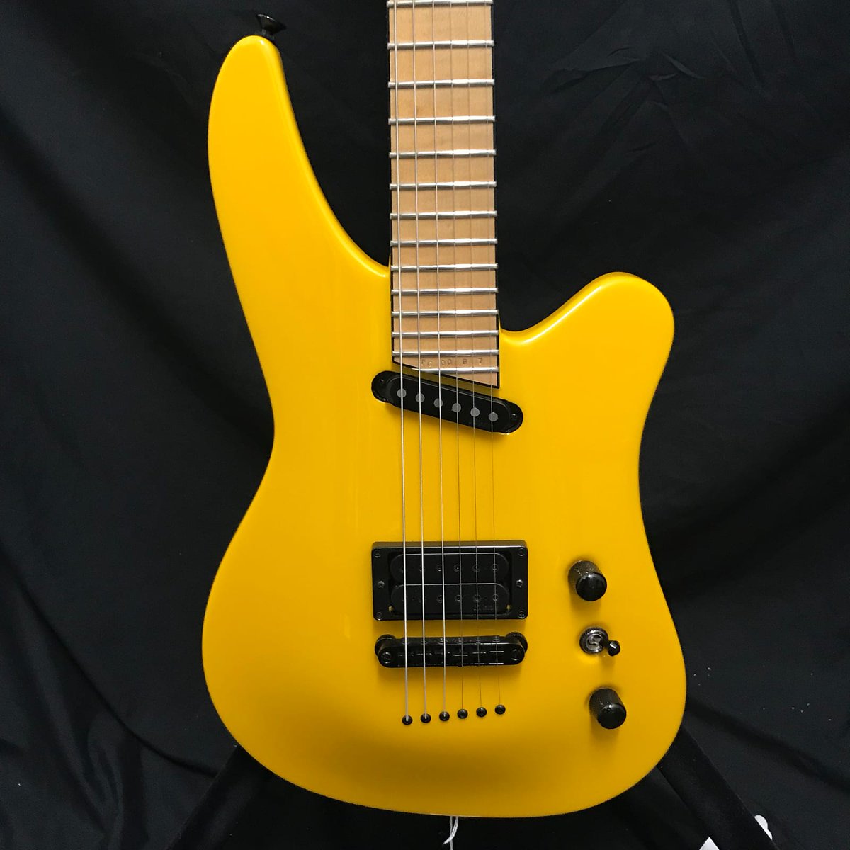 sickguitars's tweet photo. Check out this pair of 2005 Jackson Custom Shop Phil Collen Archtops on Reverb

https://t.co/wp9kVwUs54

https://t.co/wYmykkne1T https://t.co/xn5OBbiki2