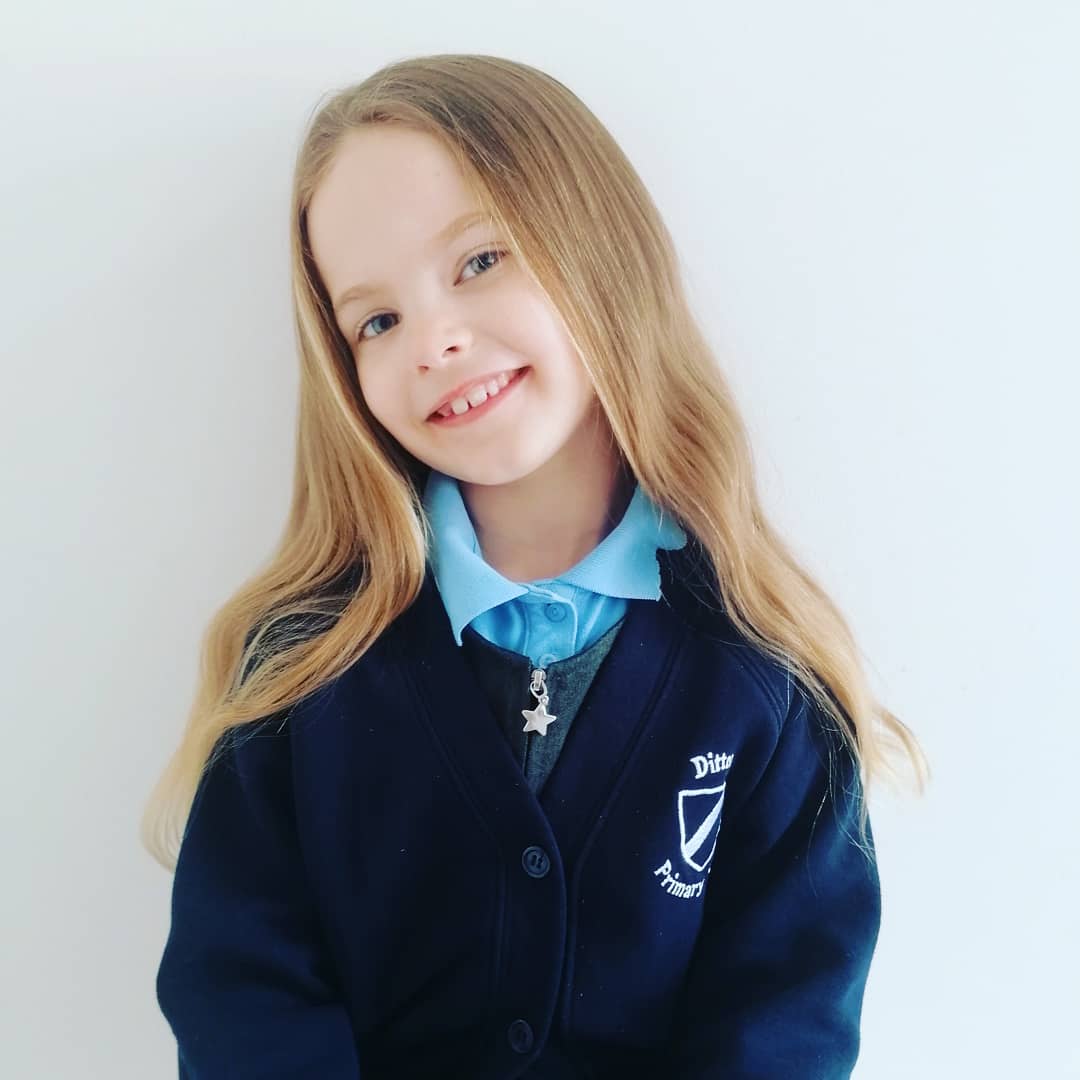 suedavros's tweet photo. @ditton_ps Ellissa missed having her year 1 school photograph taken so I asked her to get dressed into her uniform, so as well as her teacher I'm now a photographer too 😂📷 https://t.co/1U4lJiU7VM