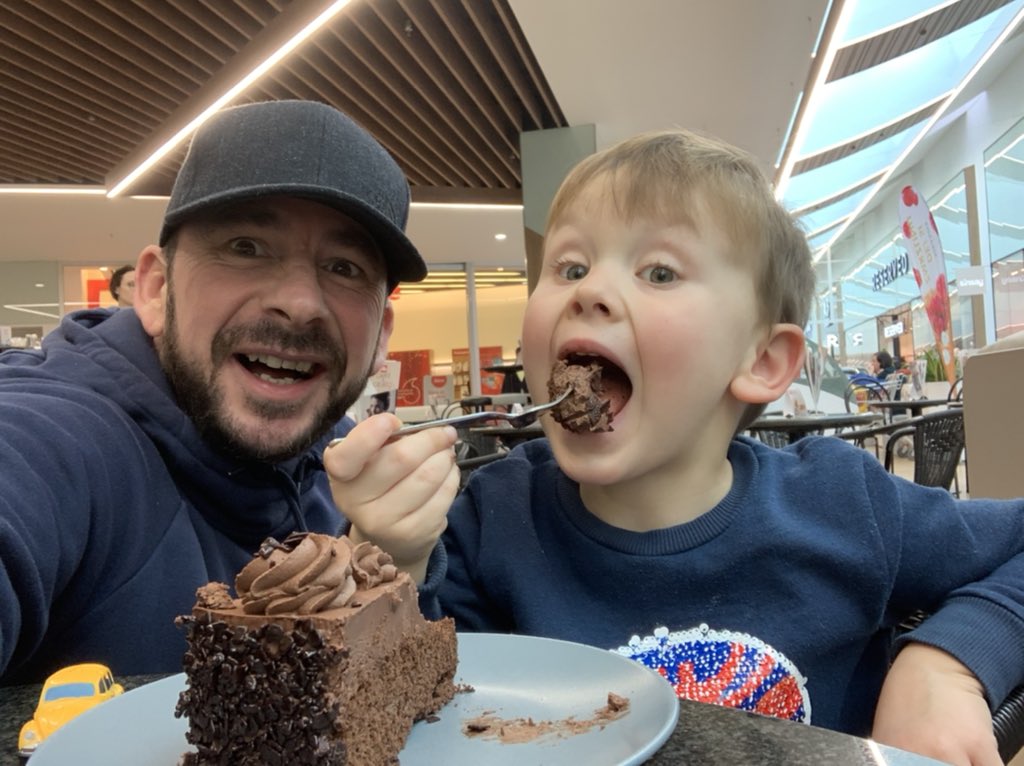 BIG shout out to all #dads who are being denied #access to their children by ex partners using the #COVIDー19 crisis as an excuse to keep us apart.  Here’s me and #theboat enjoying cake before this all began.  See you soon mate, love Dad xx 🚵

Please #RETWEEETME