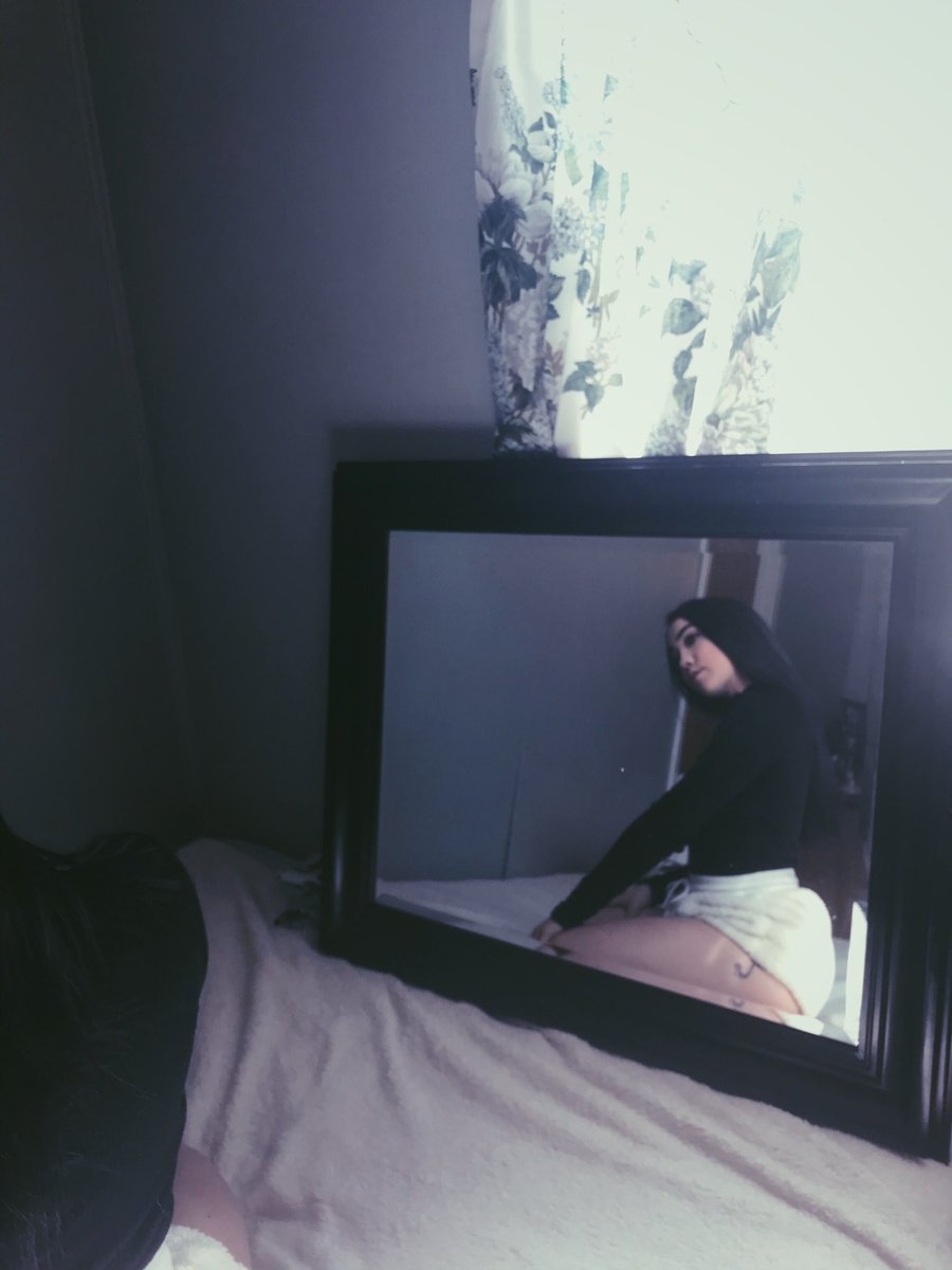 bentleeeyyyyy's tweet photo. my bitch extravagant she ain’t basic https://t.co/5Ka3B3sw9F
