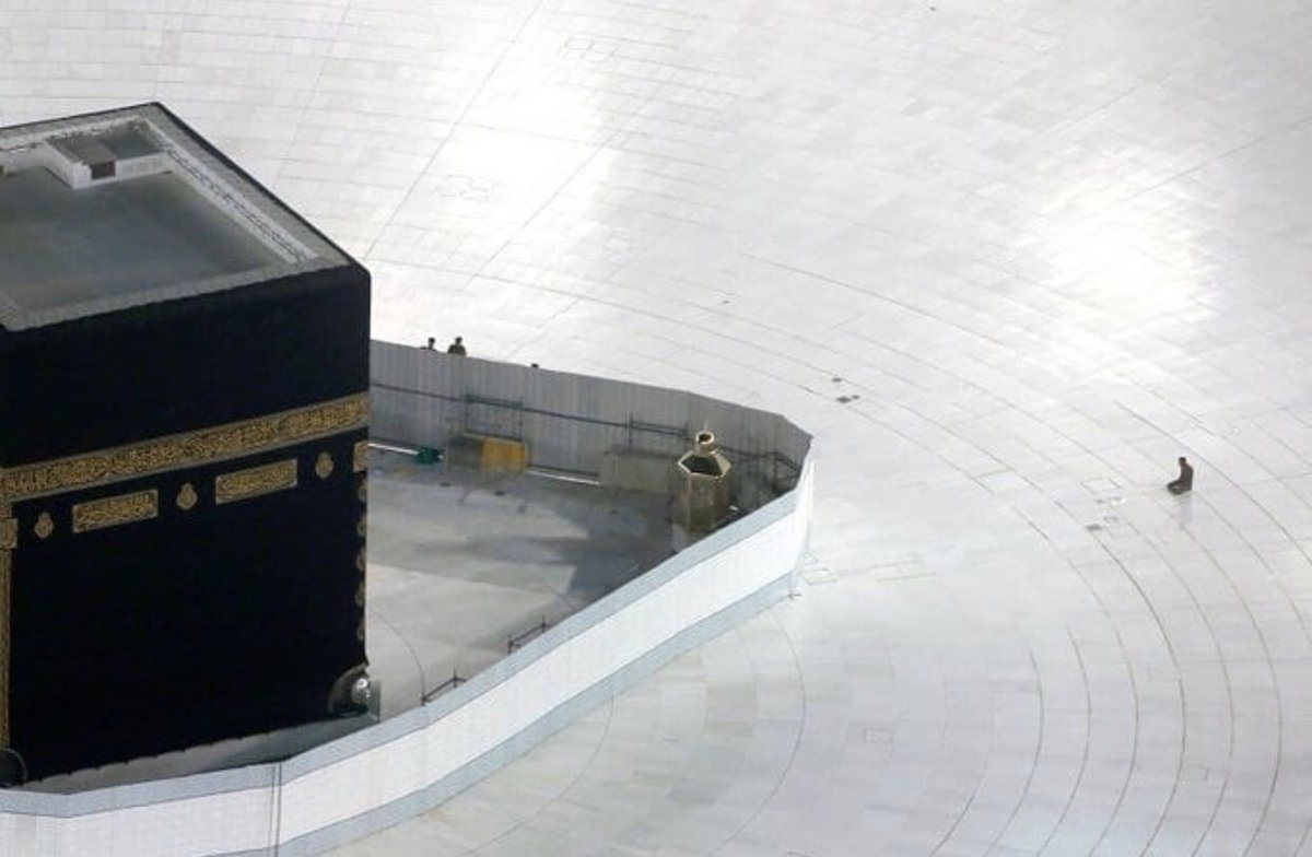 Senki Kâbede Temizlikçisin ve Tavaf Yapamıyorsun Bir Gün Mekke ve Menide’de Sokaga Çıkma Yasagı Oluyor ve Sonuç 😊 #Mekke #Medine #Kabe