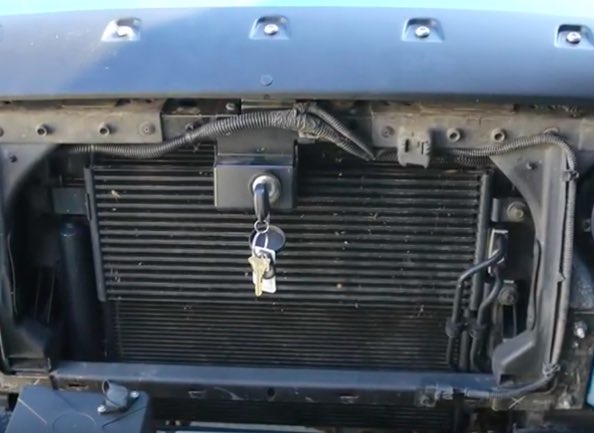 4WDriveCanada's tweet photo. Here are our favourite 25 mods and accessories mounted to our Jeep Wrangler JKU. Let us know if you have some DIY solutions or key features we missed! Video is at https://t.co/b3JXjCS7xg https://t.co/ADAqpk7x0d