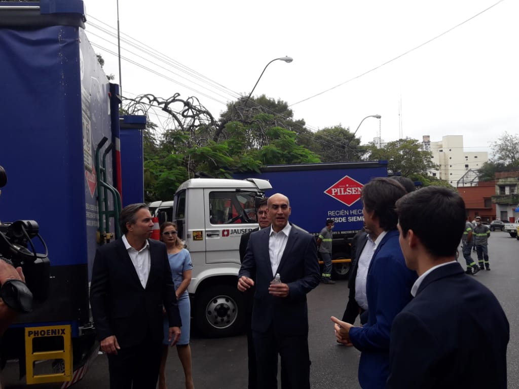 #Móvil  <a href="/jessy_mendoza90/">Jessica Mendoza</a>  <a href="/cervepar_/">Cervepar</a> dona insumos y pone a disposición del <a href="/msaludpy/">Ministerio de Salud</a> camiones para logística #PyNoticias