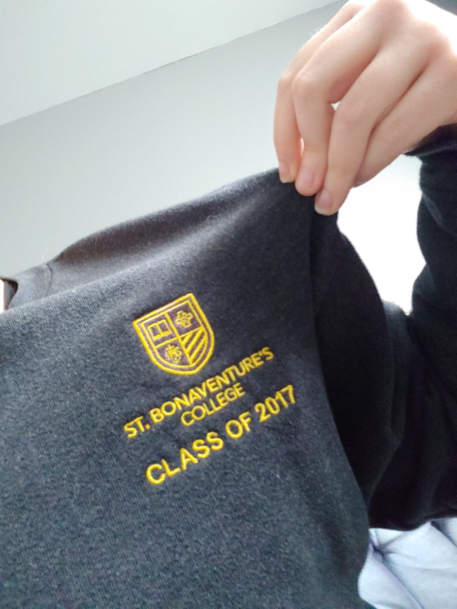 hwalsh16's tweet photo. One of my favourite sweaters. A classic coaching outfit. 🥏 #sbcpride #virtualspiritweek @2020Sbc @StBonaventures https://t.co/bzGzrhE8UB