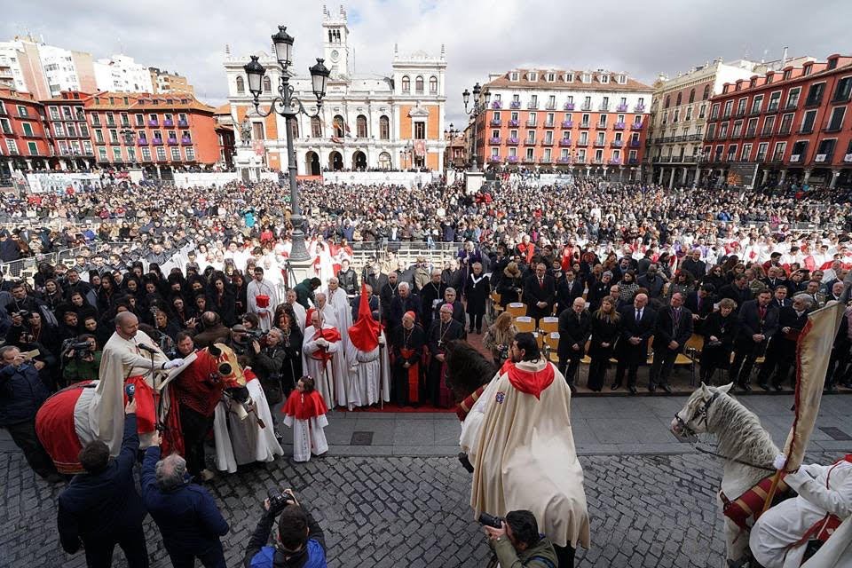 SietePalabrasVA's tweet photo. El pasado martes D. Luis Argüello, Obispo Auxiliar de Valladolid, remitió una comunicación que dirigía a las Cofradías de Valladolid. En la misma, nos anima a vivir la Semana Santa, uniéndonos a las celebraciones litúrgicas y menciona expresamente el Sermón de las Siete Palabras, https://t.co/zvugDer1eC