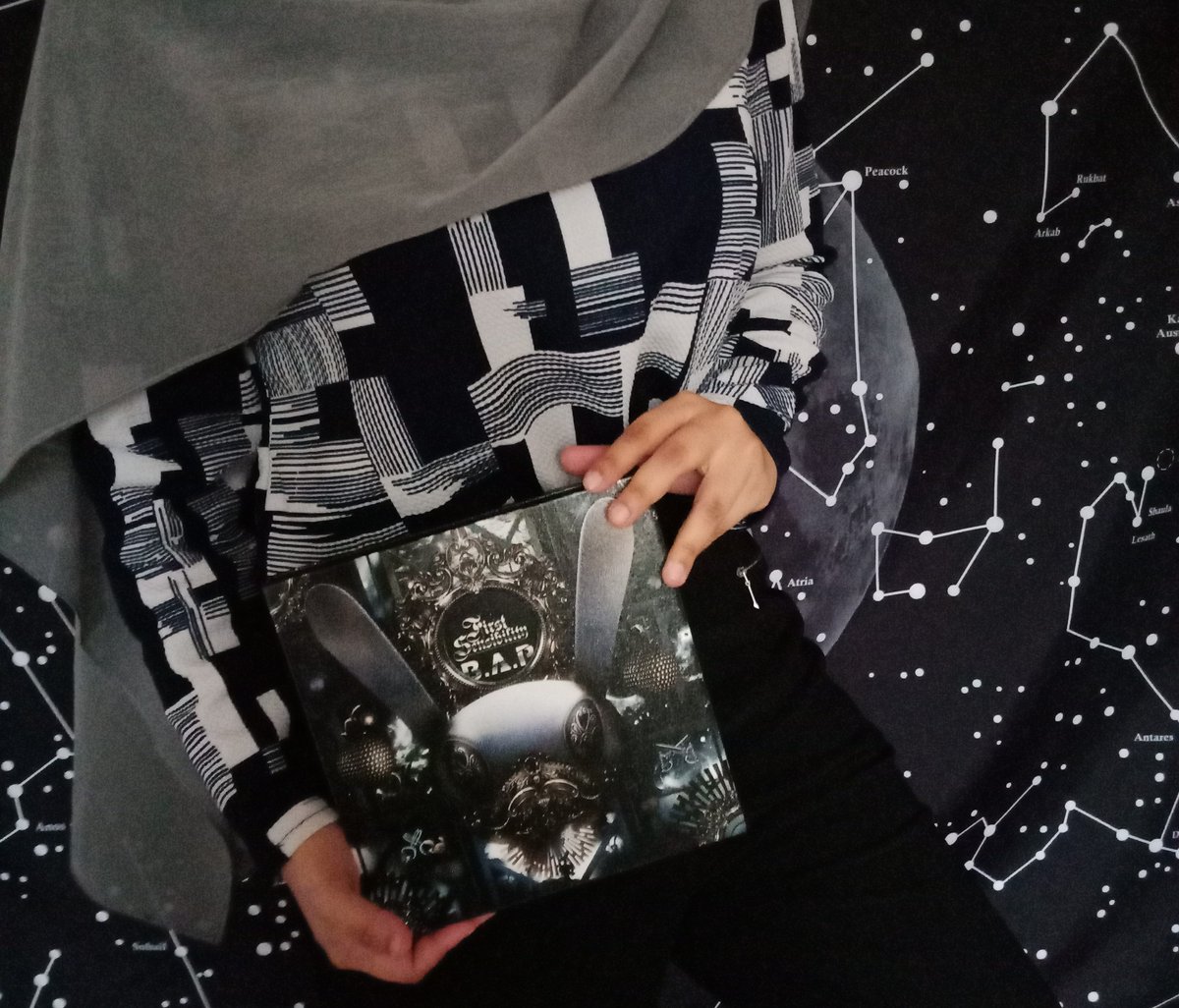 Moon_Haruhi16's tweet photo. I dressed like BAP concept album ~ (retake)
#FirstSensibility #CrashRepacked #NOIR #BangYongguk #BAP #BABY https://t.co/RdP2pc3Q5C