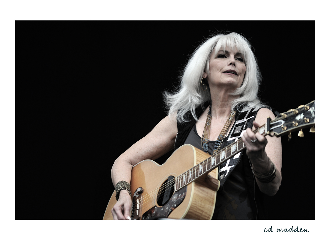 Happy Birthday Emmylou Harris, a great artist with the voice of an angel. 