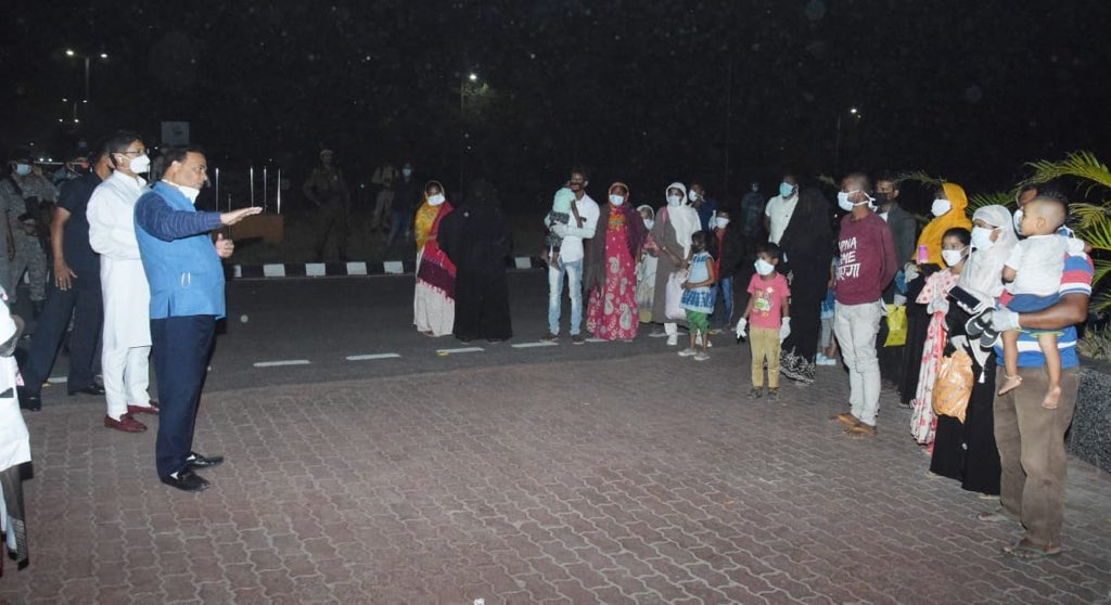 himantabiswa's tweet photo. Family members of attendees of #TablighiJamaat congregation at #NizamuddinMarkaz need to be urgently quarantined. We brought them to Sarusojai Sports Complex and I was personally present to ward off any fear among them. To fight #COVID19Pandemic important to quarantine them. https://t.co/bpXZavrLKW