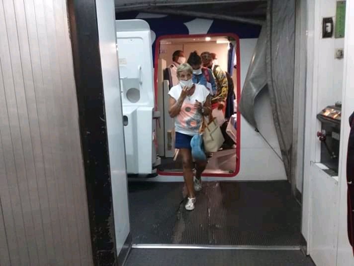 Llegan 207 argentinos a #BuenosAires en segundo vuelo humanitario de #CubanadeAviación ✈️🇨🇺
<a href="/aviacion_cubana/">Cubana_de_Aviacion</a> 
#CubaSolidaria #CubaSalvaElAmor <a href="/MitransCuba/">Ministerio del Transporte de Cuba</a>