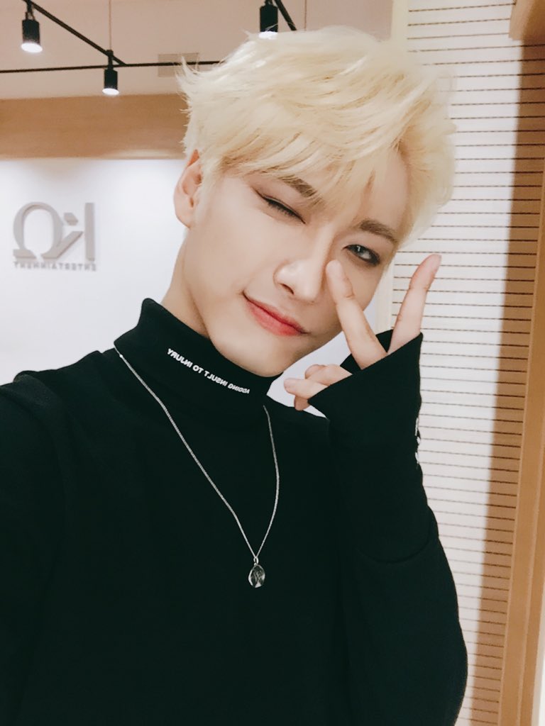 Park Seonghwa blonde hair↳ A necessary thread @ATEEZofficial  #SEONGHWA #봄의_빛나는별_성화야_생일축하해 #Always_Our_Star_Seonghwa #HAPPY_SEONGHWA_DAY