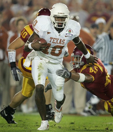 ESPNInsights's tweet photo. The 2006 Rose Bowl between Texas and USC is airing tonight, 8 ET on ESPN. 

Vince Young had 467 total yards (267 Pass yds, 200 Rush yds) for Texas, setting BCS and Rose Bowl records. https://t.co/yAUjTqQsVp