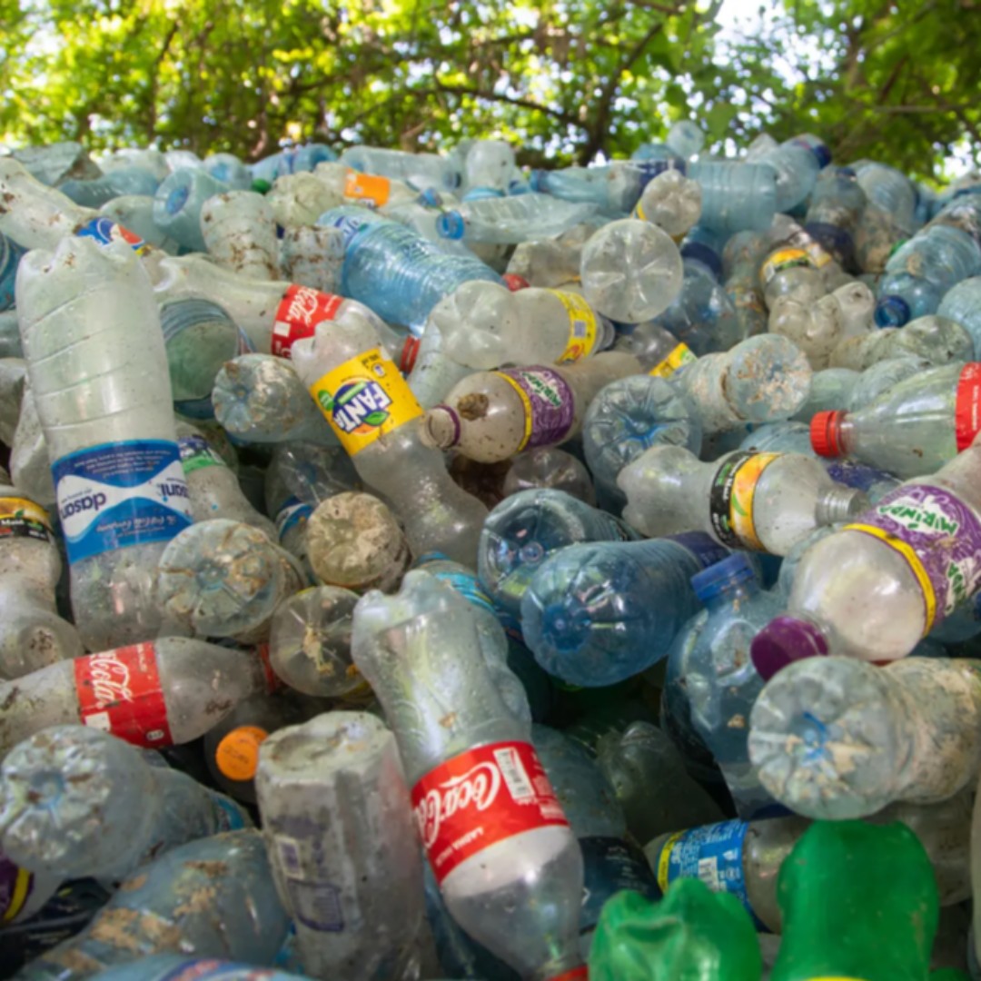 "Four global drinks giants are responsible for more than half a million tonnes of plastic pollution in six developing countries each year, enough to cover 83 football pitches every day, according to a report." Read more here bit.ly/plasticpyro #PyroCore