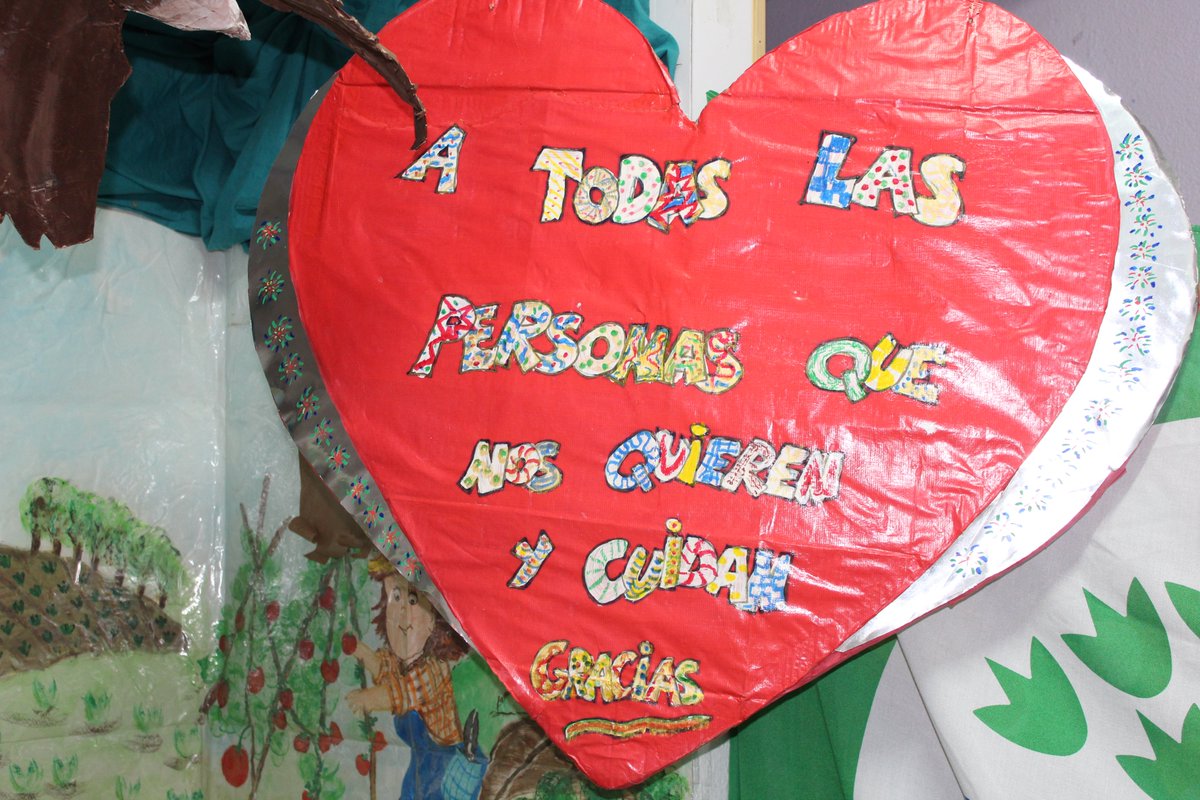 ETomillar's tweet photo. Querida Comunidad Educativa. Vivimos una situación excepcional que nos dejará huella tanto a mayores como a nuestros niños y niñas. Estamos cerca compartiendo momentos entrañables con nuestros peques. Sentimos que somos una gran familia con un único CORAZÓN. Salud y ánimo. https://t.co/JTnARcznbi