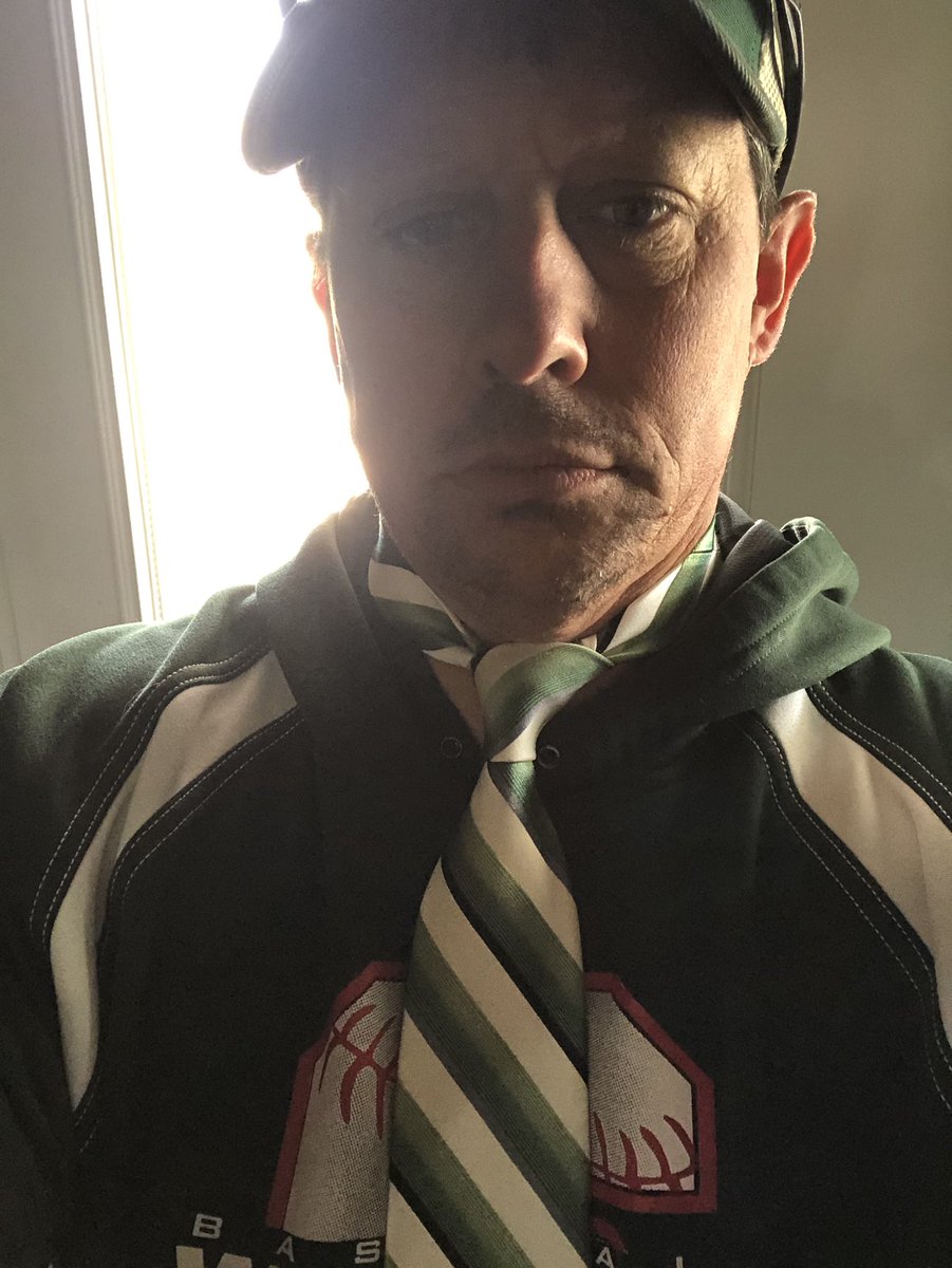 MrDetering's tweet photo. I think this tie really classes up this hoodie. What do you think?
#SalemWildcatPride #espiritweek https://t.co/kD6r5THUk0