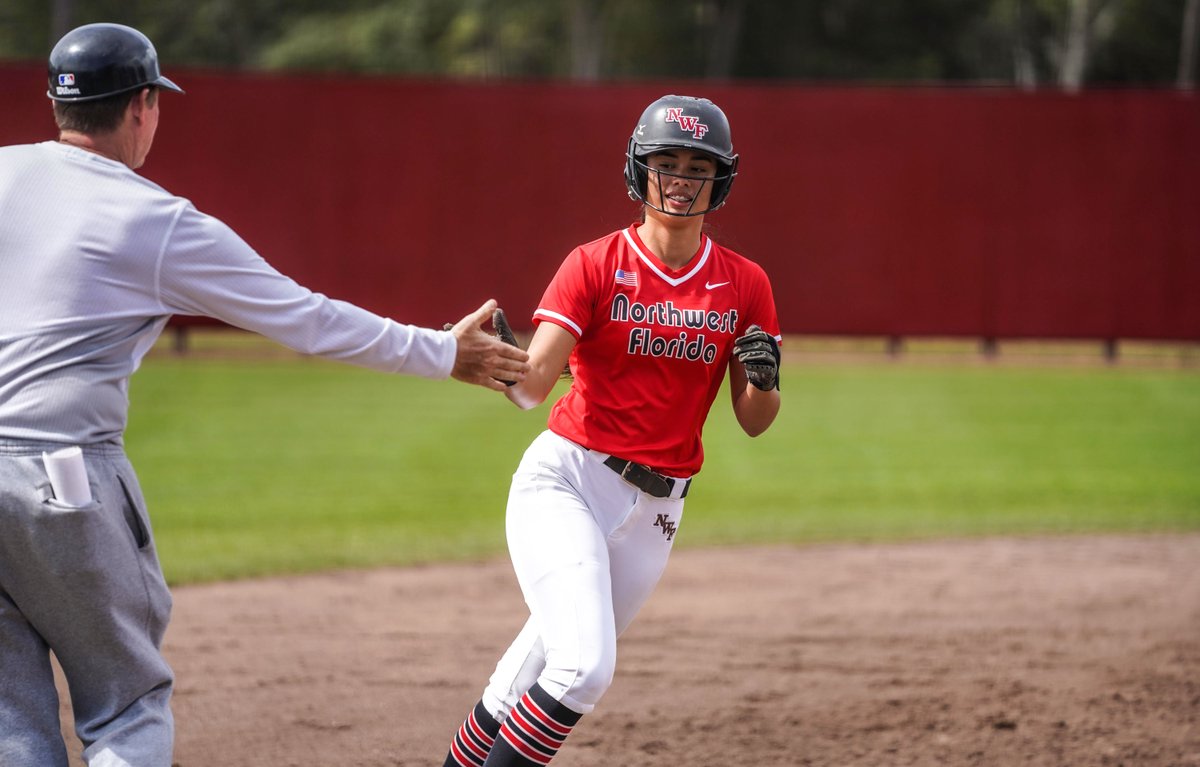 We close out the first round of voting with softball's final matchup. Vote in the poll in the comments.

Let's Go
🆚
Nice Job

#SoundTheSiren