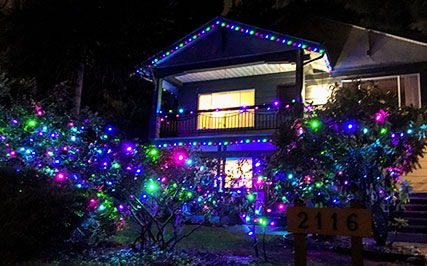 ShackShineCo's tweet photo. We’ve joined the #LightsForLife movement to help spread some cheer with shiny, happy homes! We’re giving back to local communities by donating our Christmas light installation service to a number of our customers. #ShackSHINEON Learn more: https://t.co/6xmEzBqdCA https://t.co/FAjdNPwZiC