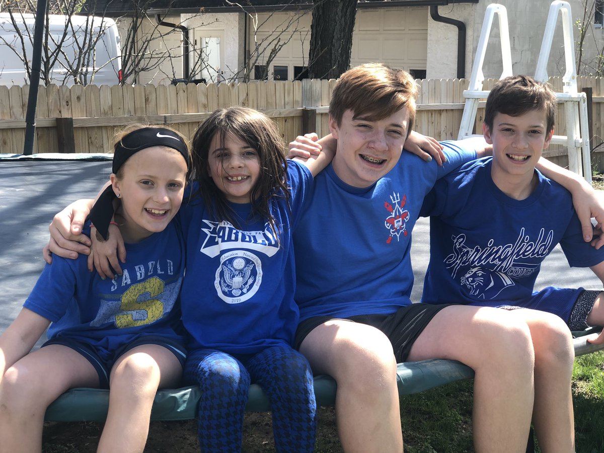 4_Rebs's tweet photo. Colonna family lighting it up Blue!   #LightItUpBlueSabold #LightItUpBlue #AutismAwareness #prideinallthings @SpringfieldSD @PeteBrigg https://t.co/M8O6hEhntL