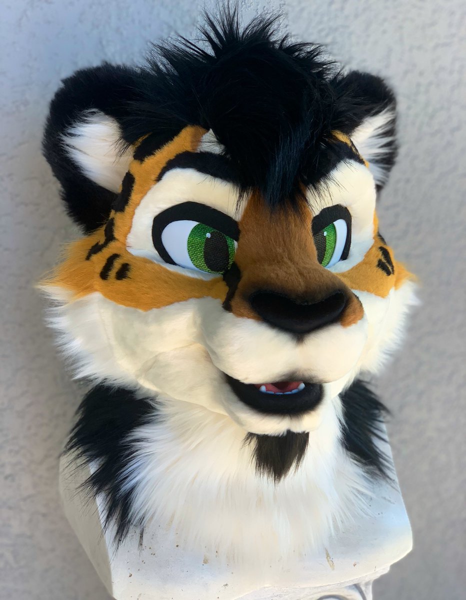 FursuitsByLacy's tweet photo. Delan Jaguar is our latest big cat to be completed! 💛🐆💛 #fursuit https://t.co/xIA5CriFgo