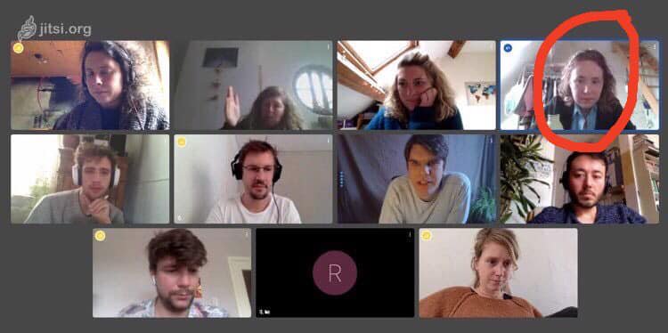 Vandaag namen we afscheid van onze stagiaire Esther (rechtsboven!) die sinds september bij iDROPS werkte. Aangezien we geen fysiek afscheid konden nemen, deden we het met een online koffiekamer!
Bedankt voor alles Esther! 🥰