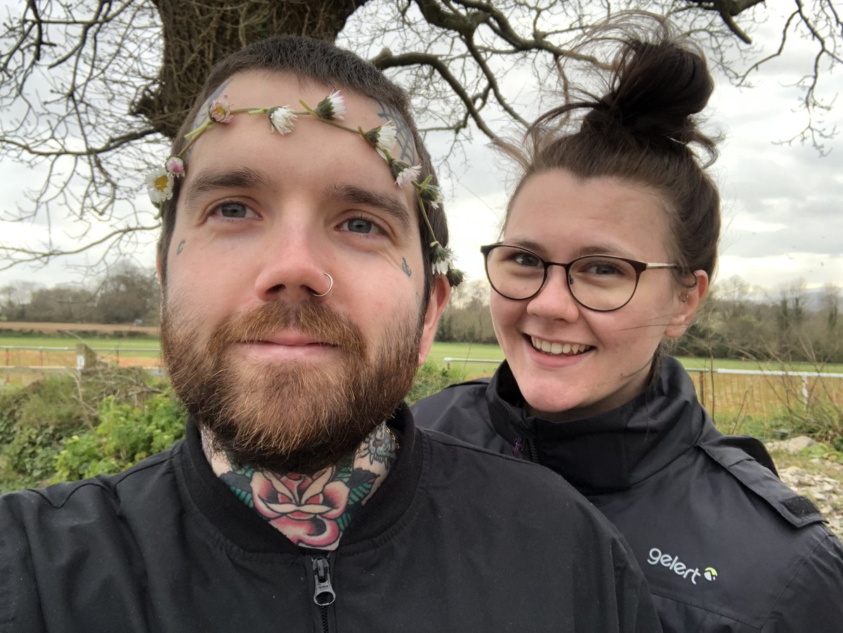 M1gi7's tweet photo. Lully walk up the field with @maisy_fay @kerrycubbins and Paul Eveleigh. With the Chunk dog too of course. Thanks very much for the daisy chain crown too beautiful. 🐶😘🌼💛 https://t.co/9s3X7h6MDp
