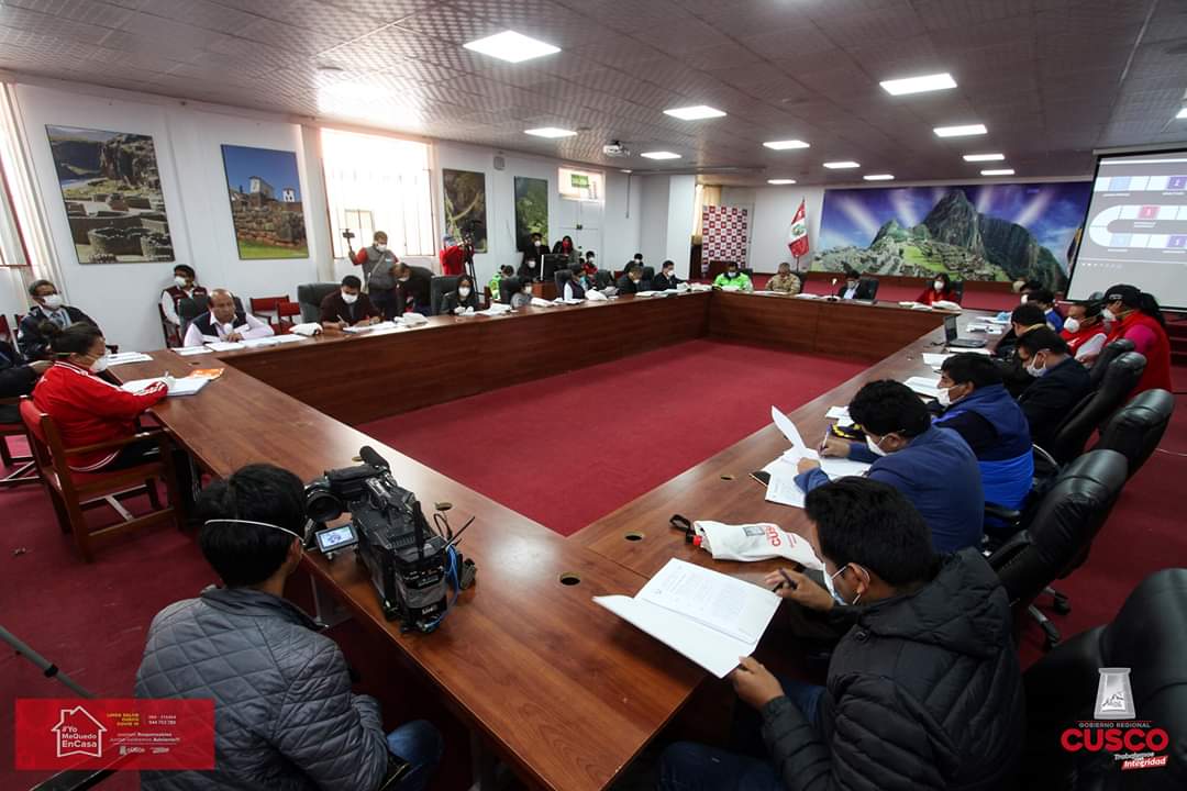 gore_cusco's tweet photo. 🔴⭕ Con la presencia de autoridades municipales , representantes del Ejército Peruano , @PoliciaPeru, @FiscaliaPeru se viene llevando a cabo el Consejo de Coordinación Regional.
#CuscoUnidoContraElCoronavirus https://t.co/dCcaopYJXG