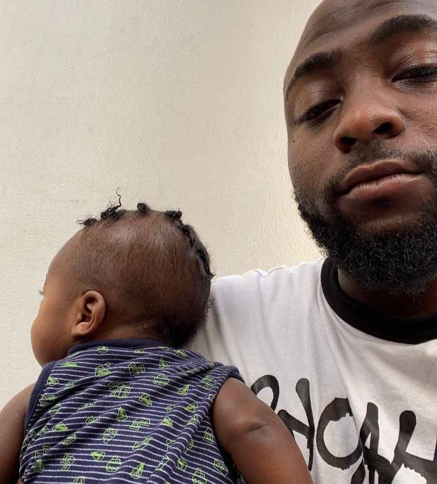 davido's tweet photo. Mothers Dey try ooo see my eyes lmao 😂😂😂 #waitingformommytocomeback https://t.co/wPNAvPc8ag