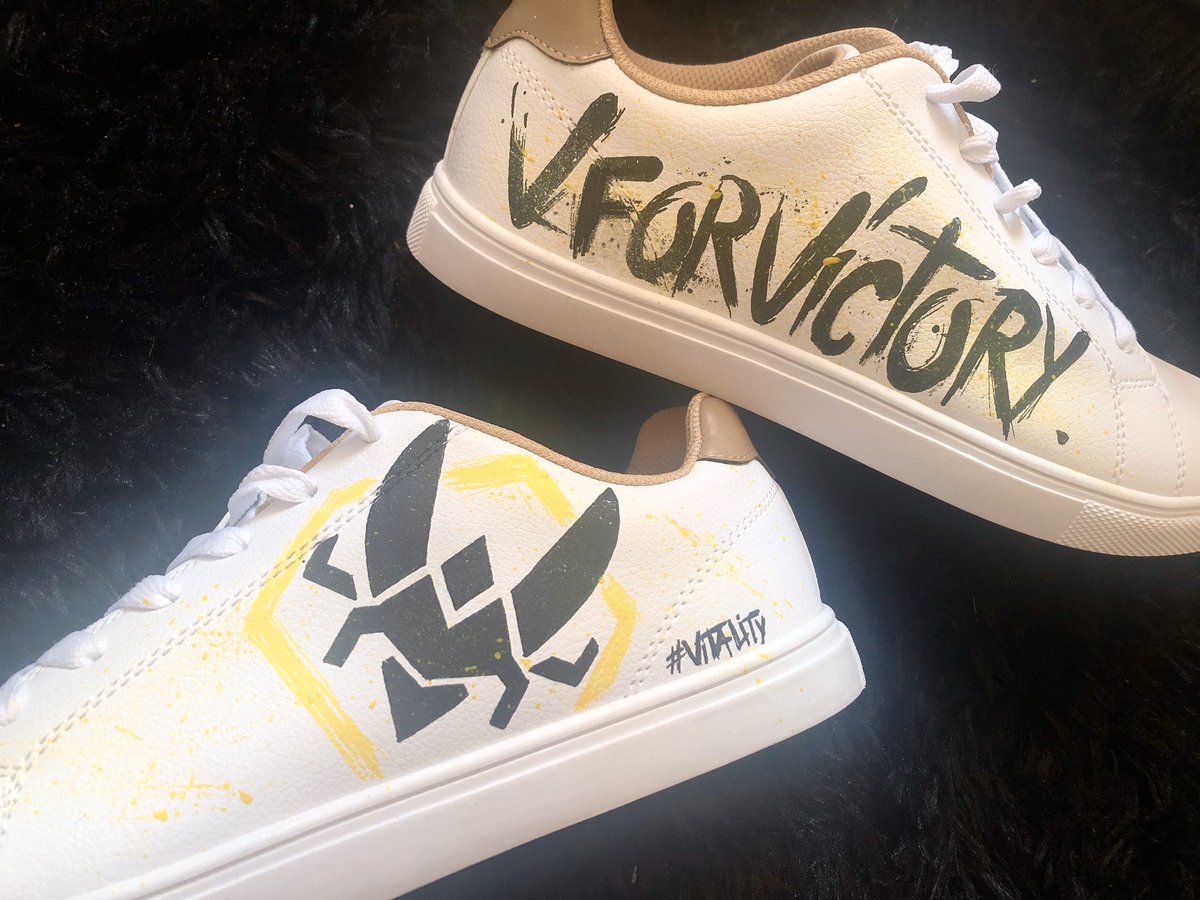 Glamksy's tweet photo. 🔸Première paire de chaussures custom que je réalise , soyez indulgents 🙏

🔸Logo @TeamVitality @VitalityHive @VitalityFTN @Vitality_Neo @adzTV_ 

🔸 Effet déstructuré 

🔸 Rt + Likes apprécies ☺️ https://t.co/7gNcr2FcHX