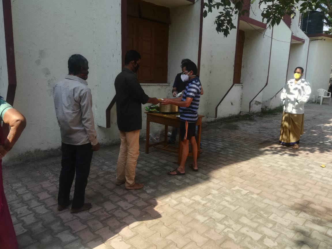 DiMaRF5's tweet photo. #COVID_19: Operation COVID-19(Day 2)
“Life’s most persistent and urgent question is, What are you doing for others?”
Step forward and stand with your fellow citizens!!
#WeStandWithFellowCitizens #staysafestayhome #IndiaFightsCorona
#DiMaRF #ResolvedToFightDisaster https://t.co/mBojOGCLGP