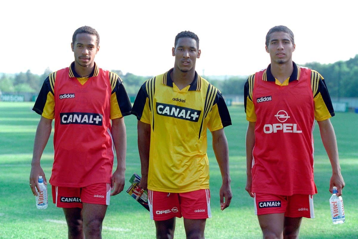 AllanMilanista's tweet photo. Seul les personnes nées avant 2000 peuvent comprendre le flow intersidérable de cette photo https://t.co/75aB3m9LHT
