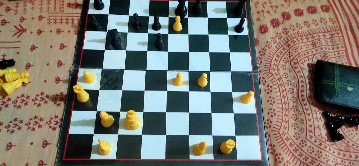 AnsariFarahn's tweet image. Playing chess to increase my mindset 🤩🤩🤩🤩.
#StayHomeStaySmart 
#KodakHDLEDTV
