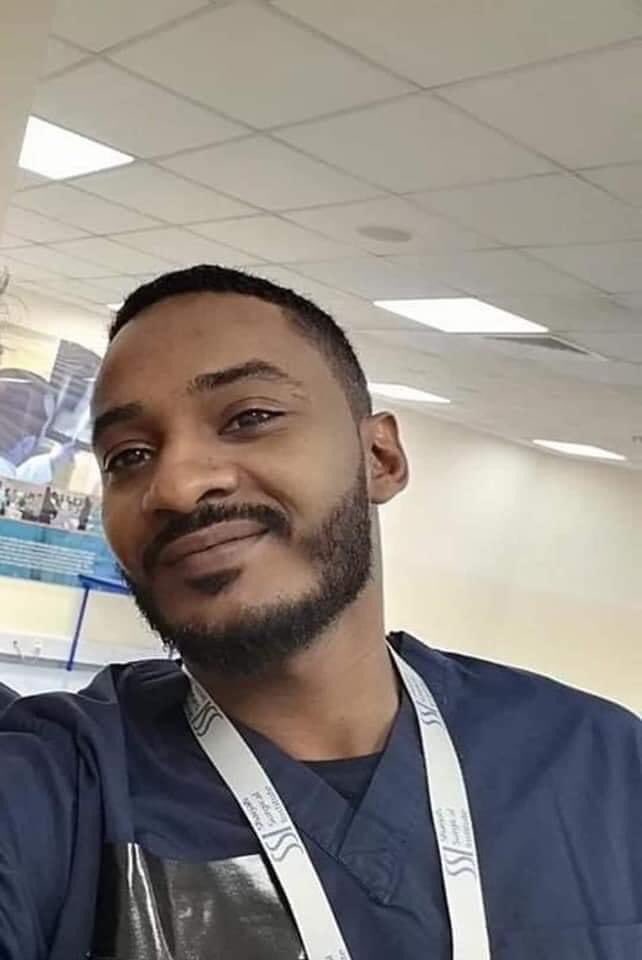 ▪نداااا عااااجل 
 كل من خالط الحاله 8 د.محمد أبشر نتمنى أن يستعجل ويتصل بوزارة الصحة لكي يساهم في حماية أسرته وبلده  .. الصورة ننشرها بعد أخذ الأذن من أسرته وذلك  لتسهيل كل  من خالطه من عامة  الناس للتعرف عليه ربنا يشفيه و يعافيه و يلطف بينا