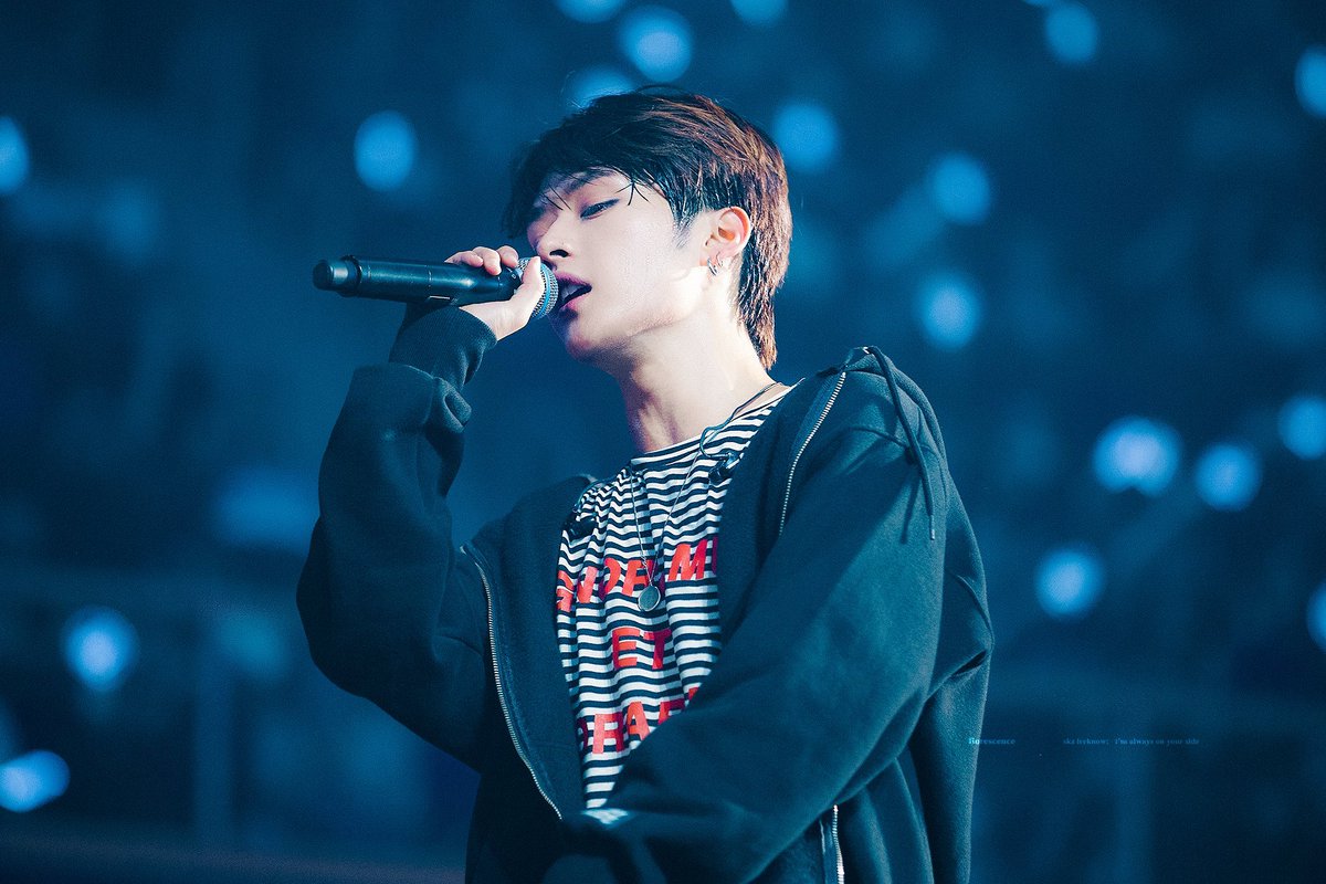 기적을 기다리는 우리가 조용히 약간의 더 친절한...
                               #MINHO 
                          #Straykids