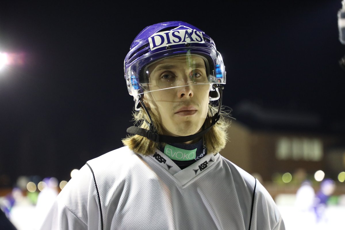 Tuomas Määttä Vuoden pelaaja 2020 Ruotsissa👍 Jääpalloliitto onnittelee!

Lisätietoja👉finbandy.fi/fi/2020/04/tuo…

#finbandy #jääpallo #vuodenparas