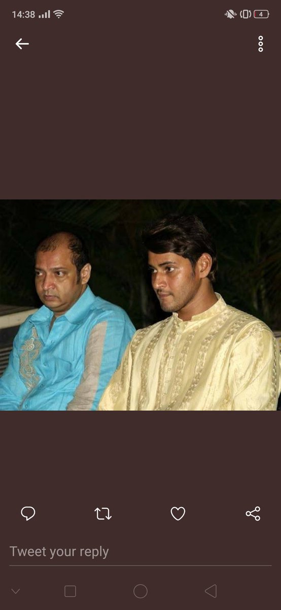 hsinuom's tweet photo. @DoNLOeNE Useless fans can only use morphed pics see 👇 vijay is bald. Morphing fans of #RemakeStarVijay
#brainlessvijayfans
#thevanguvijay https://t.co/xGNnMh6nxl