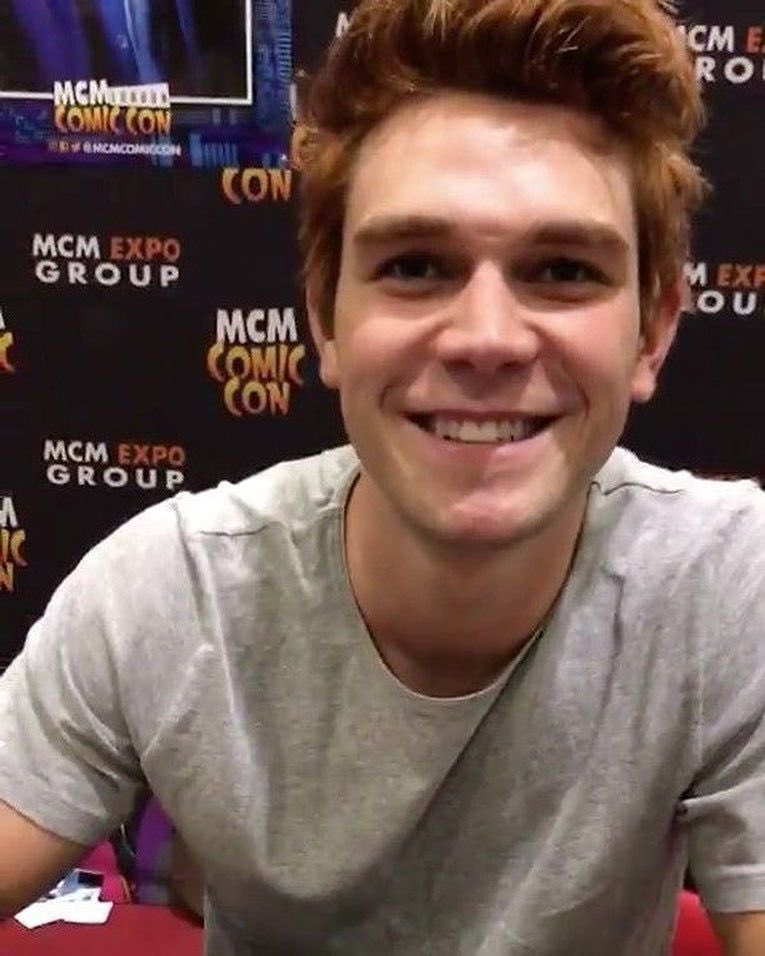 your camera roll if kj apa was your boyfriend: a thread