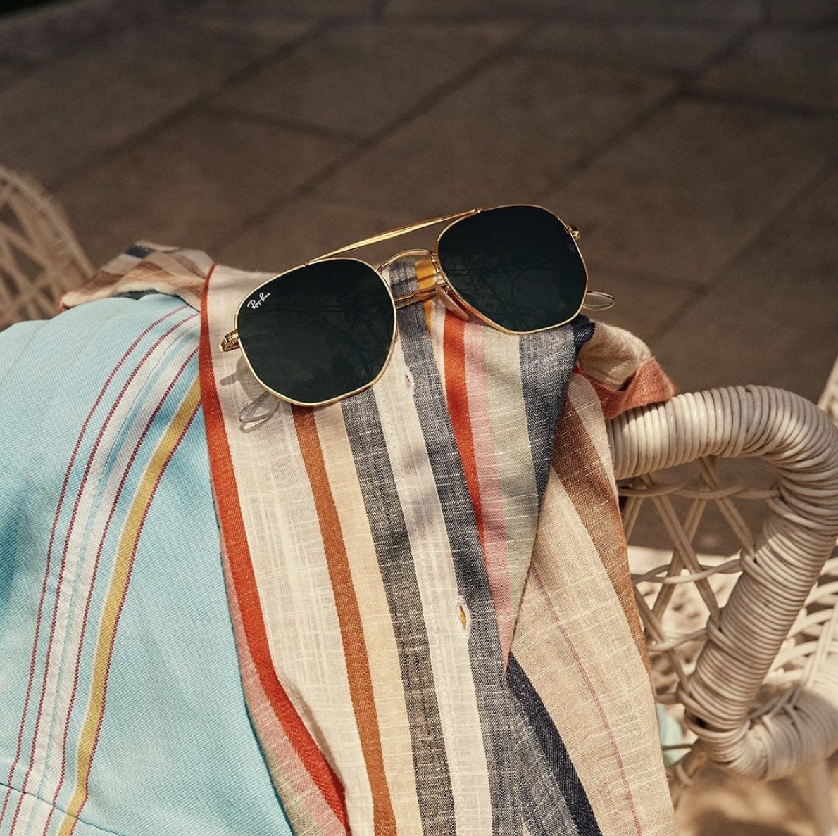 Shop the classics online!  Go for an iconic #Rayban frame.

Shop now - ow.ly/NGj250z3Ksr