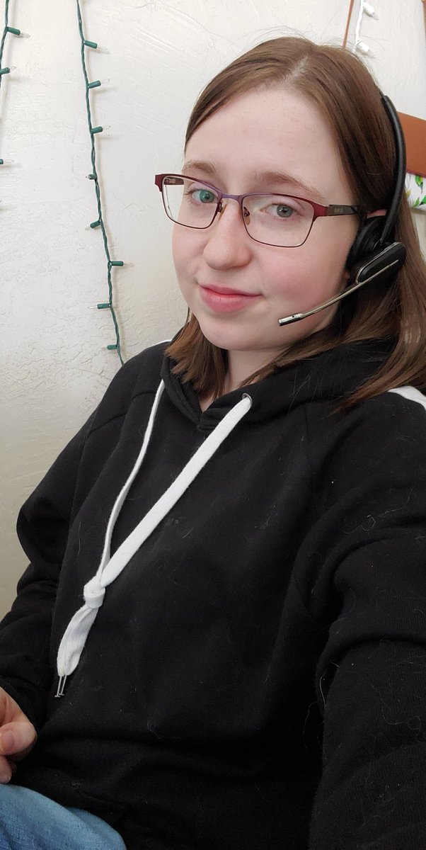buug1207's tweet photo. Happy Thursday everyone! 

Just another day working from home for me. 

I hope everyone is staying safe and doing things that make them happy during this quarantine time ❤ https://t.co/CXRxmioCKj