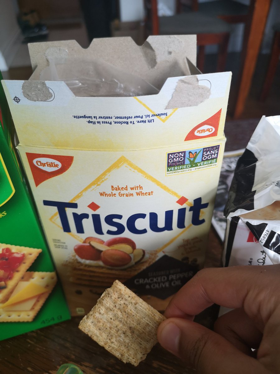 The crackers being tested today:1. Triscuits. These are quintessential crackers. Few people hate them but does anyone really *love* them?? Coming in endless variations, we'll be using "Cracked Pepper and Olive Oil" for today. Fave cracker of  @carlyziter and probably others