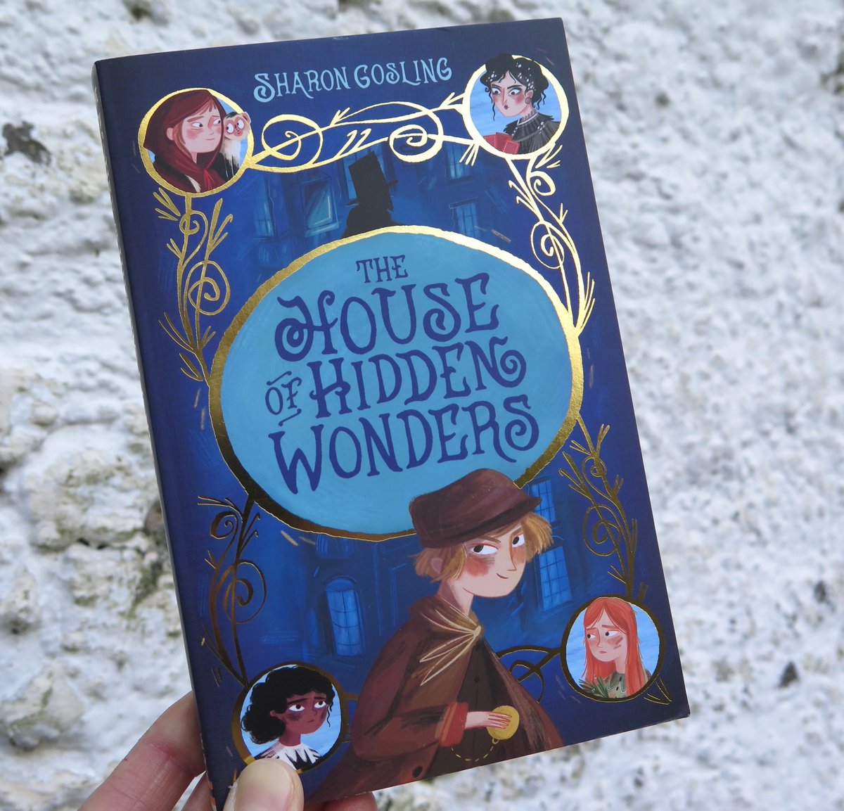 1870s Edinburgh! Conan Doyle! A band of child heroes! Séances! To celebrate publication of @sharongosling's #TheHouseOfHiddenWonders we have a free copy to give away. Just RT and like this post. We'll choose a winner after midnight on Fri 3rd April.