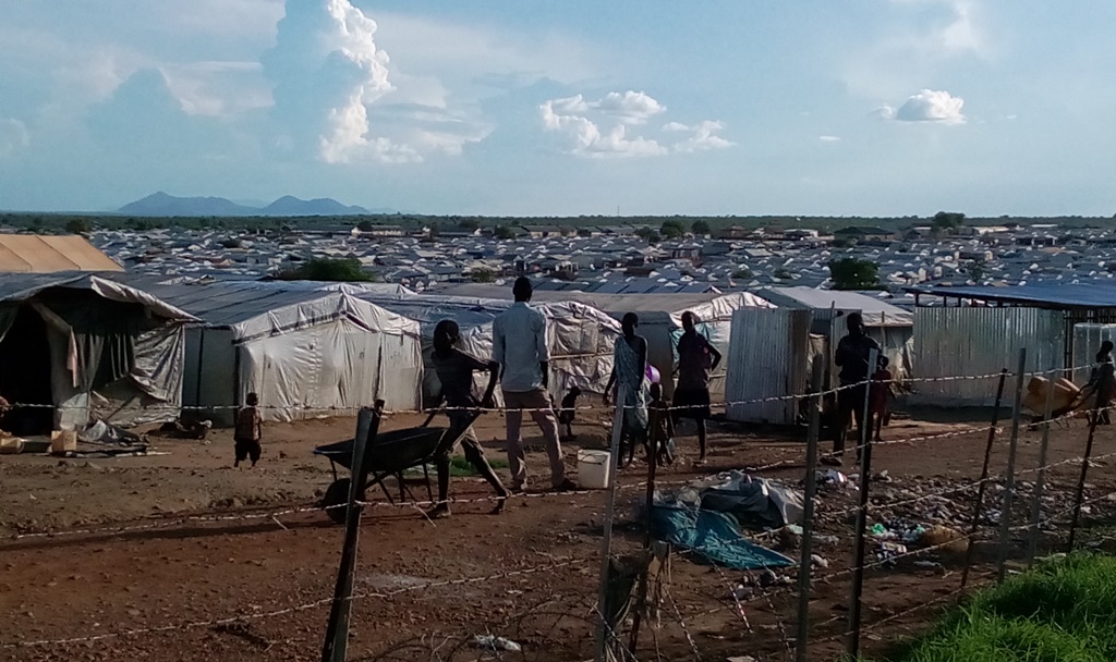 dalewillman's tweet image. 3. To be clear – this is what these camps look like. Overcrowded, little medical care. We must stop #COVID19 from spreading to avoid huge loss of life. (Photo of POC in Juba 2016) #Coronavirus #DoctorsWithoutBorder