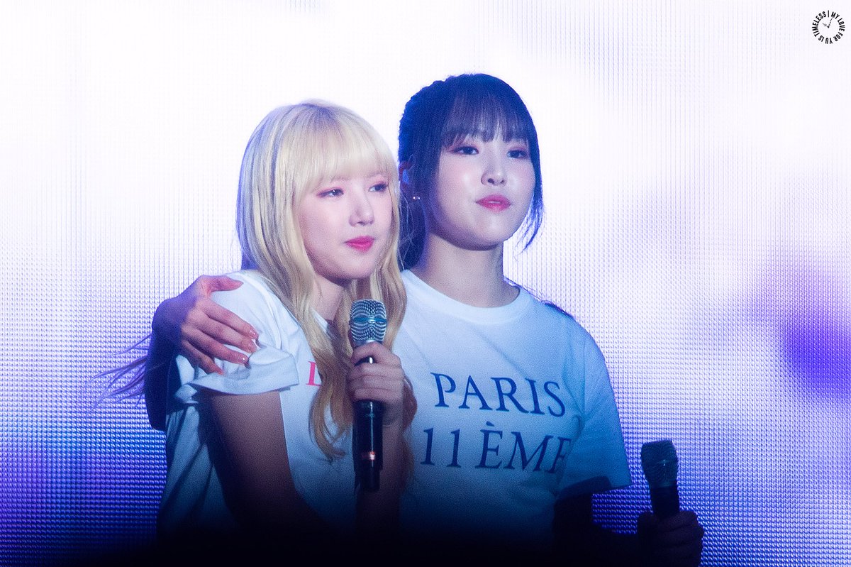 yurinyangj's tweet photo. #YeJu #nowandthen #sidehug
#howSheTreasuresHerBeloved
#inHerArms #warmestPlace https://t.co/SGQtqwSjKG