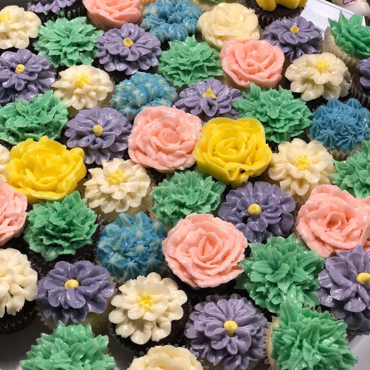 davesmithDO's tweet photo. My wife is a family practice doc. Didn’t have the best day. Decided to take it out on these cupcakes 👀 👀 #spreadlove #quarantinequeen https://t.co/wXuOMumBLB