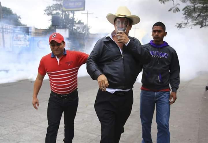 AlvaOnex's tweet image. Algunos preguntándose donde está Mel. La pregunta es donde estaban ustedes? Cuando el salió a defender el país de estos lacras que nos gobiernan.