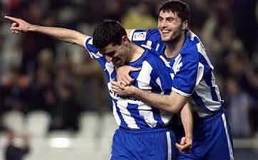 RajadoresFutbol's tweet photo. Las dos Españas vol.IX

Los asesinos siempre suelen tener cómplices. ¿Con qué pareja de matadores del área te quedas? 

RT Tristán - Makaay
ME GUSTA Nihat - Kovacevic 

Round 9. Fight! https://t.co/vCGSK7kvRv