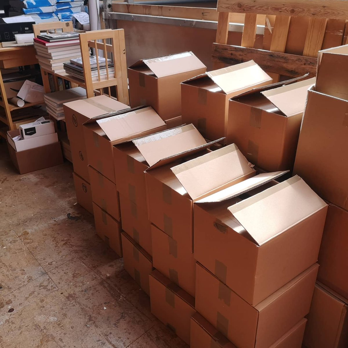 RRBPhotobooks's tweet photo. It's finally here! @czeslawsiegieda's #PolskaBritannica is ready for shipping from Monday! Thank you to all of you who pre-ordered a signed copy, we are grateful for each and every one of you.

See more at
https://t.co/mLCZ3O7qoD 

#photography #publishing #signedbooks https://t.co/nqbWS3q1hs