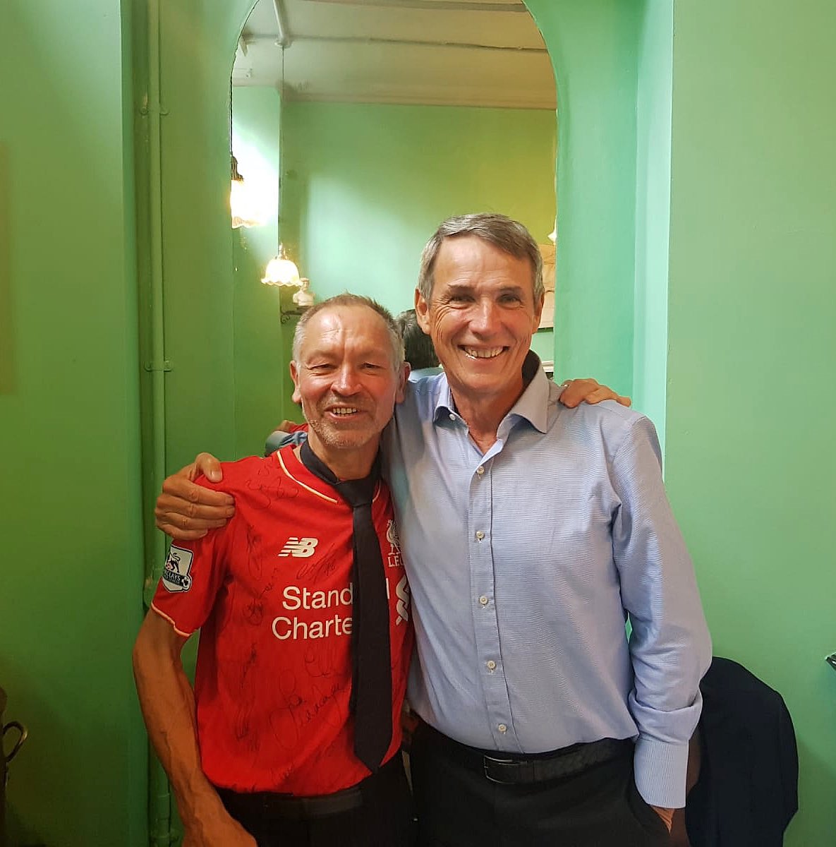 Otto and #AlanHansen, ex- #Liverpoolfootball legend will host a dinner at Otto’s for all the doctors and nurses at the Critical Care Unit <a href="/GSTTnhs/">Guy's and St Thomas'</a> once this crisis is over - what better reason to celebrate than this? 
#feedournhs #youllneverwalkalone #youllnevereatalone #NHSstaff