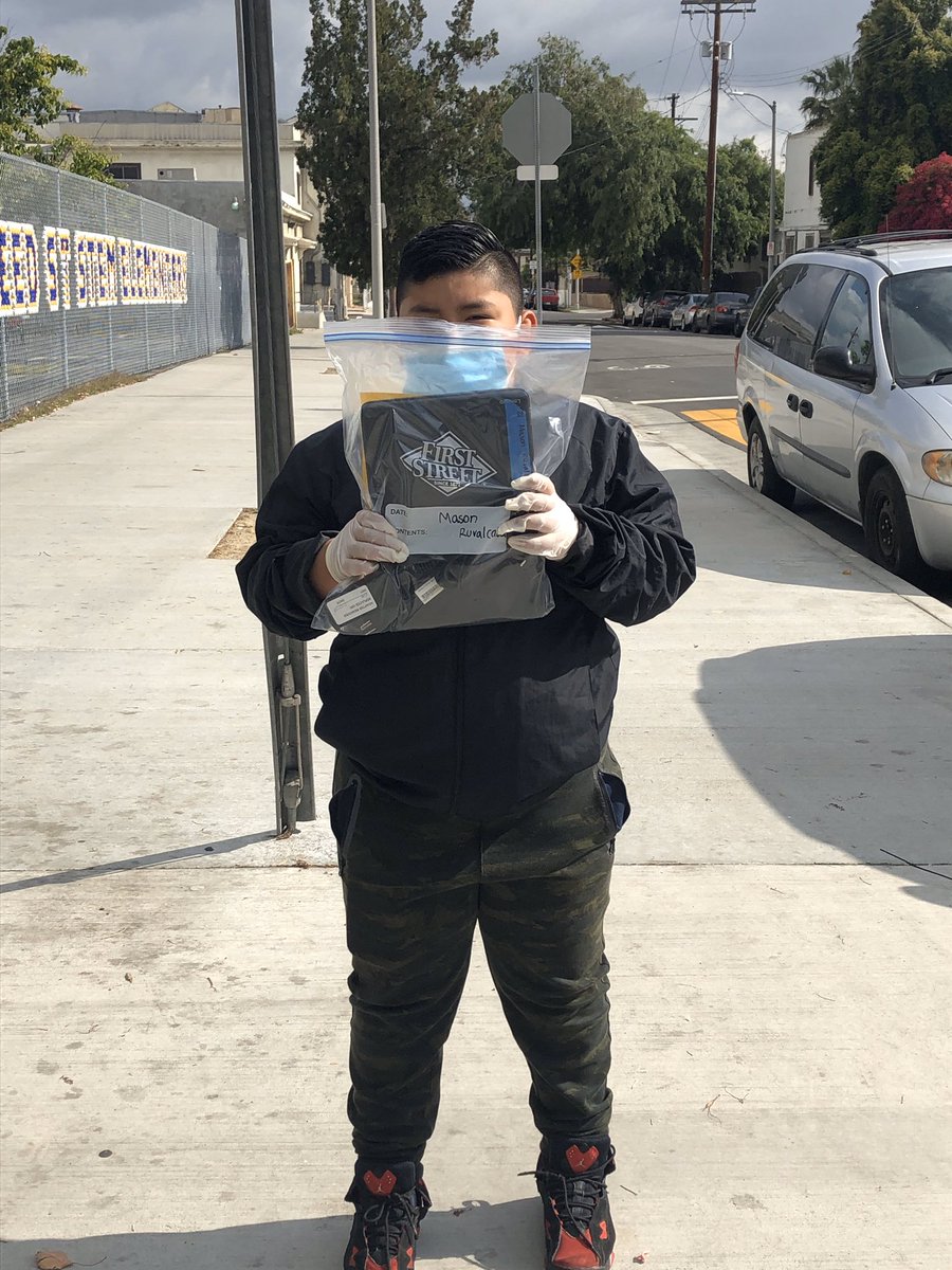 BoyleHeightsCoS's tweet photo. At Breed St. Elementary distributing devices and instructional materials to students! #boyleheightscos #saferathome https://t.co/TFTz24fIy3